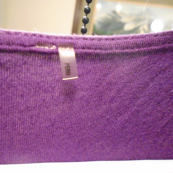 3/$20 Tahari sleeveless top - Picture 2 of 6